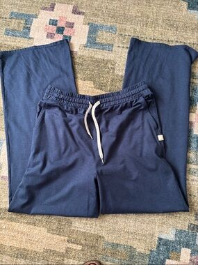 Vuori Navy women’s Halo straight leg  with Drawstring